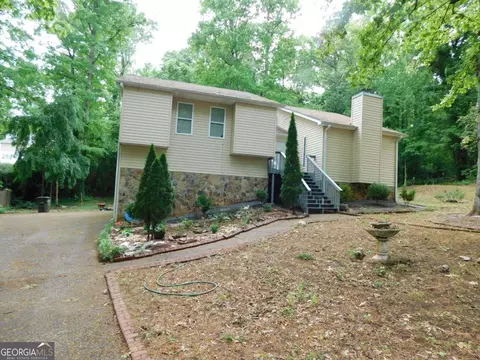 8805 Willow Creek Ct, Douglasville, GA 30135