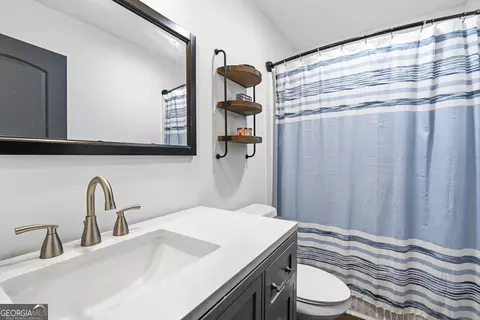 Bath - 174 Sandra Dr, Gray, GA 31032 photo 3 of 4