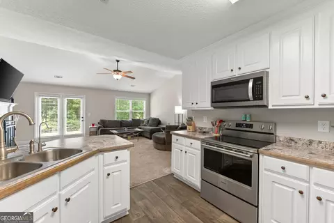 Kitchen - 150 Paul Smith Rd, Hull, GA 30646 photo 3 of 3