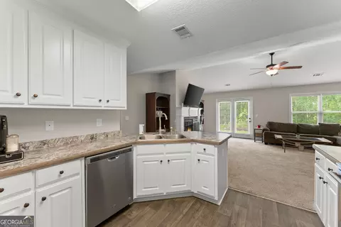 Kitchen - 150 Paul Smith Rd, Hull, GA 30646 photo 2 of 3