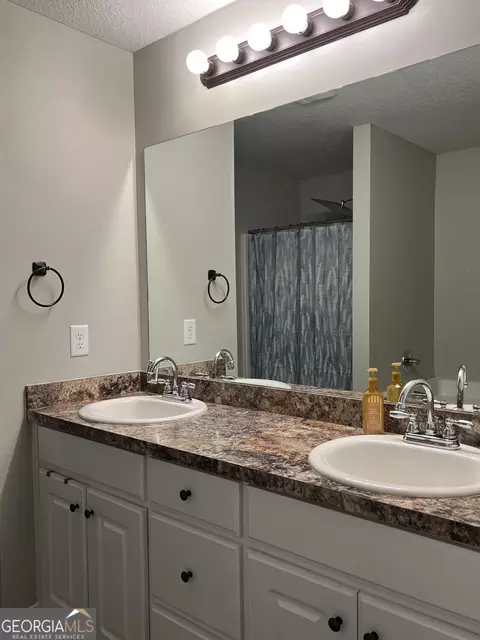 Bath - 150 Paul Smith Rd, Hull, GA 30646 photo 3 of 3