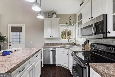 Kitchen - 319 Windsor Rd, Guyton, GA 31312 photo 3 of 5