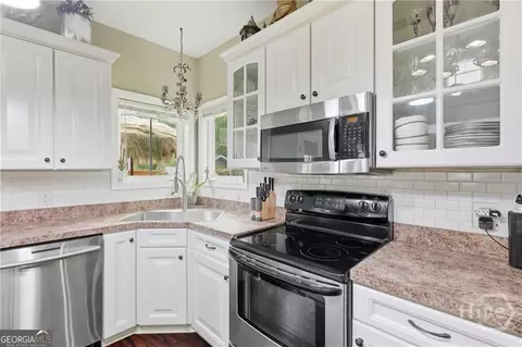 Kitchen - 319 Windsor Rd, Guyton, GA 31312 photo 4 of 5