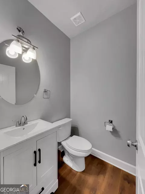 Bath - 1672 Carriage Ct, Monroe, GA 30656 photo 1 of 5