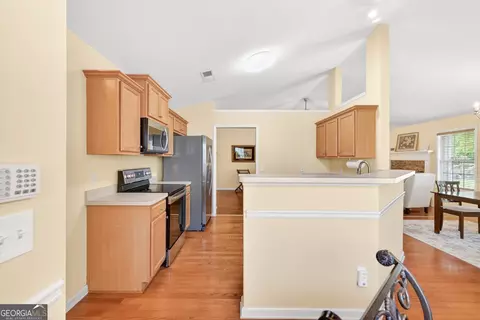 Kitchen - 509 Bentley Cir, Bethlehem, GA 30620 photo 3 of 4