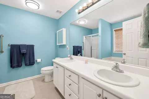Bath - 509 Bentley Cir, Bethlehem, GA 30620 photo 2 of 5