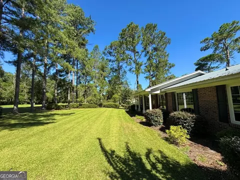 568 N Victory Dr, Lyons, GA 30436 photo 4