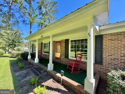 568 N Victory Dr, Lyons, GA 30436 photo 5