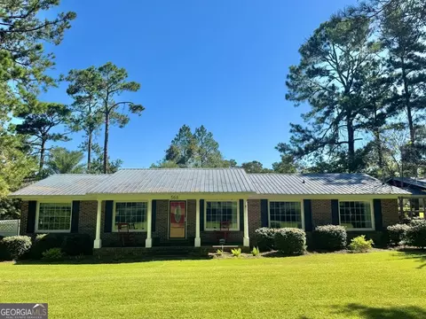 568 N Victory Dr, Lyons, GA 30436 photo 2