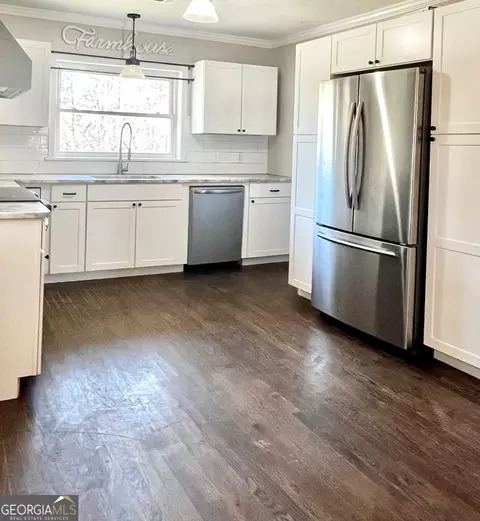 482 N State St, Lyons, GA 30436 photo 3