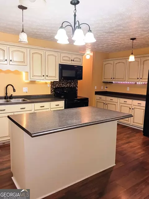 2822 Thompson Pond Rd, Tarrytown, GA 30470 photo 11