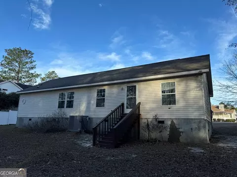 349 Academy Dr, Lyons, GA 30436 photo 3