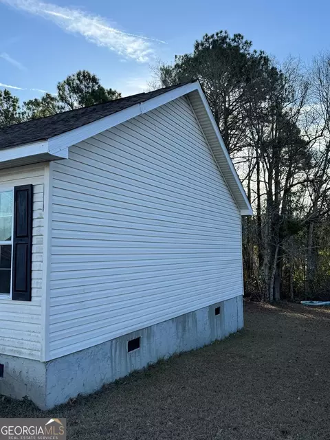 349 Academy Dr, Lyons, GA 30436 photo 4
