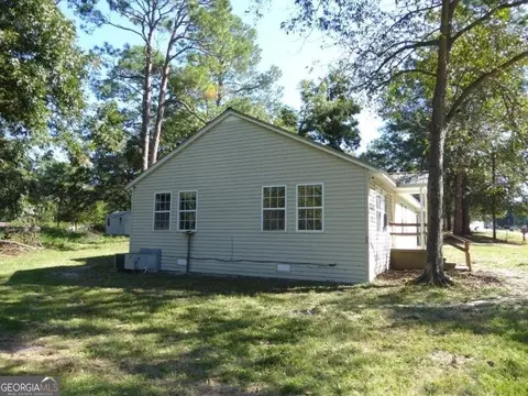 109 E Clifton Ave, Lyons, GA 30436 photo 2