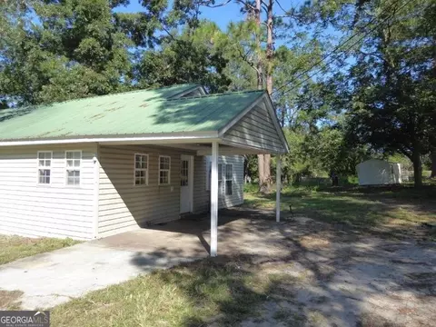 109 E Clifton Ave, Lyons, GA 30436 photo 4