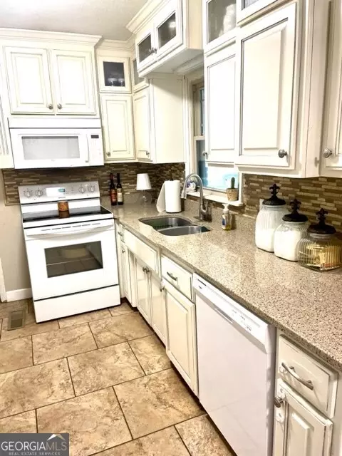 342 S Victory Dr, Lyons, GA 30436 photo 13