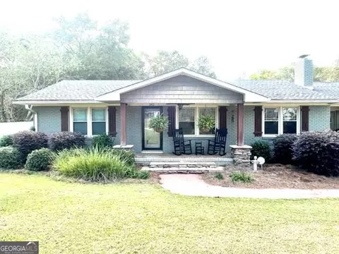 342 S Victory Dr, Lyons, GA 30436 photo 1