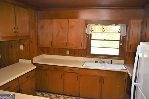 421 N Broad St, Ailey, GA 30410 photo 5