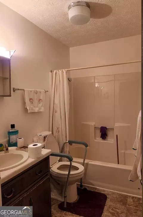 326 Academy Dr, Lyons, GA 30436 photo 13