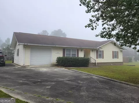 326 Academy Dr, Lyons, GA 30436 photo 2
