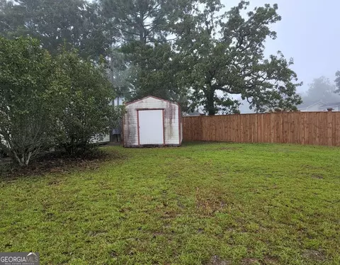 326 Academy Dr, Lyons, GA 30436 photo 6
