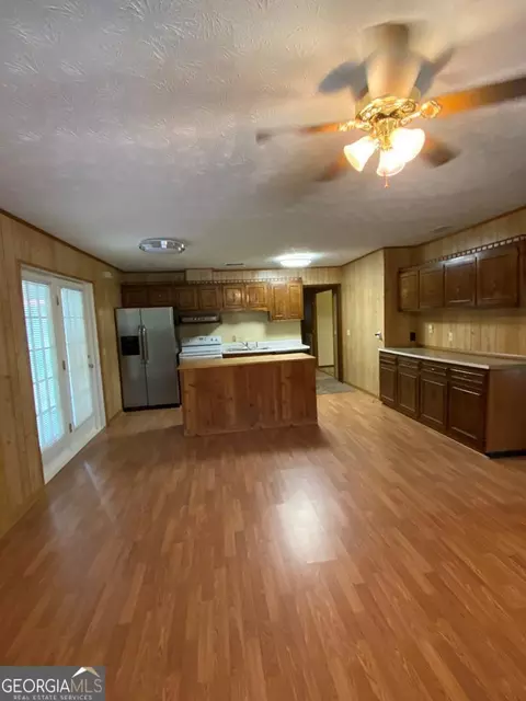 596 N Jefferson St, Lyons, GA 30436 photo 4