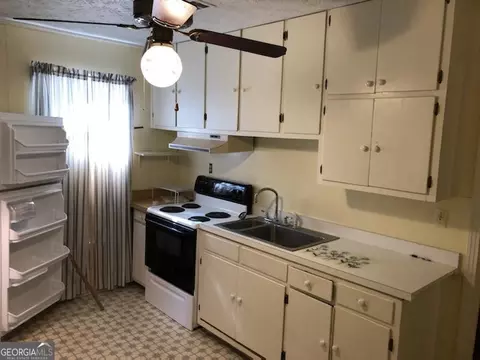207 W Grady Ave, Lyons, GA 30436 photo 6