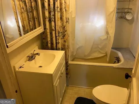 207 W Grady Ave, Lyons, GA 30436 photo 3