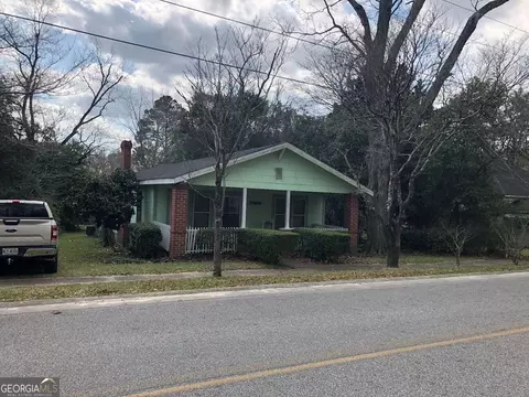 207 W Grady Ave, Lyons, GA 30436 photo 1