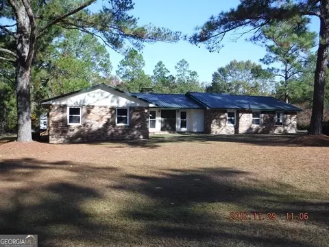 130 Third Ave, Lyons, GA 30436 photo 1