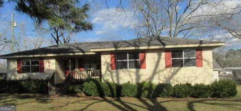 821 S Victory Dr, Lyons, GA 30436 photo 1