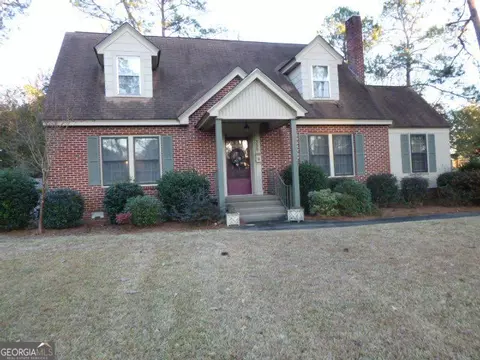 388 N State St, Lyons, GA 30436 photo 1