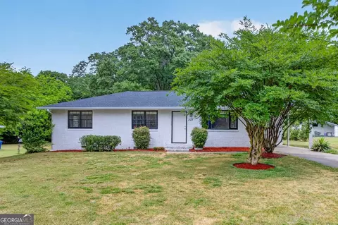 207 Buena Vista St, Winder, GA 30680