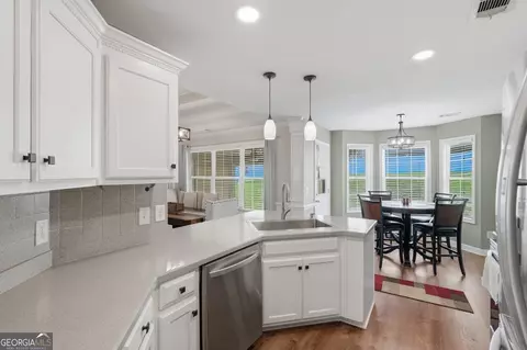 Kitchen - 346 River Mist Cir, Jefferson, GA 30549 photo 3 of 4