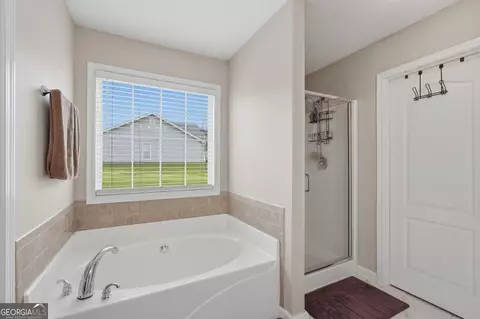 Bath - 346 River Mist Cir, Jefferson, GA 30549 photo 2 of 4