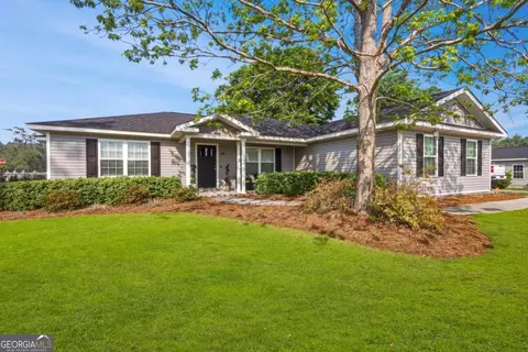 586 Caleb Cir, Jesup, GA 31545