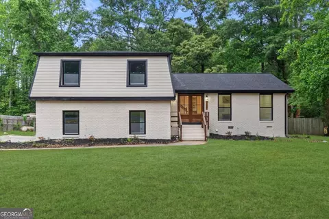 105 Lafayette Dr, Fayetteville, GA 30214