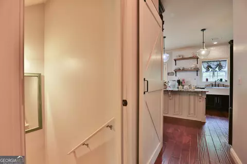 Entry Way - 133 Oak Dr, Gray, GA 31032 photo 5 of 7