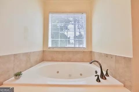Bath - 133 Oak Dr, Gray, GA 31032 photo 4 of 5