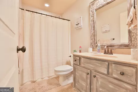 Bath - 133 Oak Dr, Gray, GA 31032 photo 2 of 5