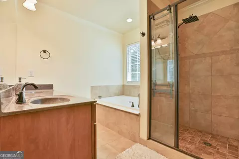Bath - 133 Oak Dr, Gray, GA 31032 photo 3 of 5