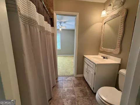 Bath - 227 W Lakeview Dr, Lagrange, GA 30240 photo 4 of 6