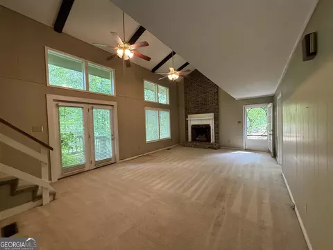 Living - 227 W Lakeview Dr, Lagrange, GA 30240 photo 4 of 9