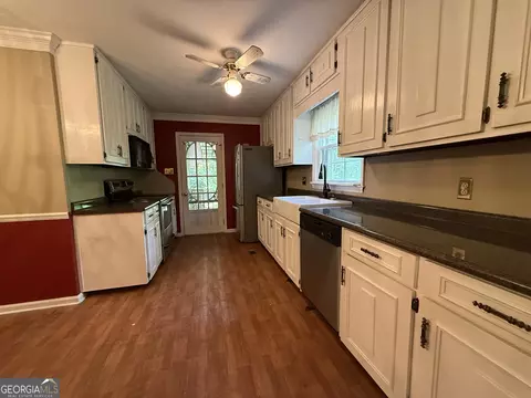 Kitchen - 227 W Lakeview Dr, Lagrange, GA 30240 photo 1 of 3