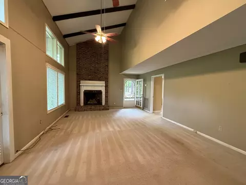 Living - 227 W Lakeview Dr, Lagrange, GA 30240 photo 2 of 9