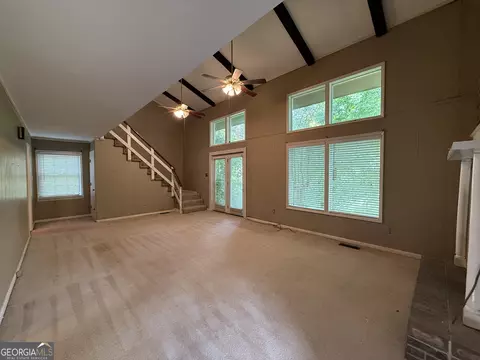 Living - 227 W Lakeview Dr, Lagrange, GA 30240 photo 7 of 9