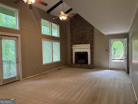 Living - 227 W Lakeview Dr, Lagrange, GA 30240 photo 3 of 9