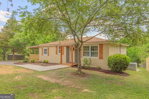 612 Garden Farm Rd W, Rossville, GA 30741