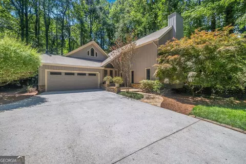 1061 Winding Branch Cir, Dunwoody, GA 30338