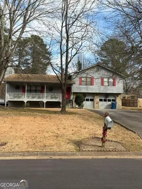 1208 Gate Post Ln, Lawrenceville, GA 30044